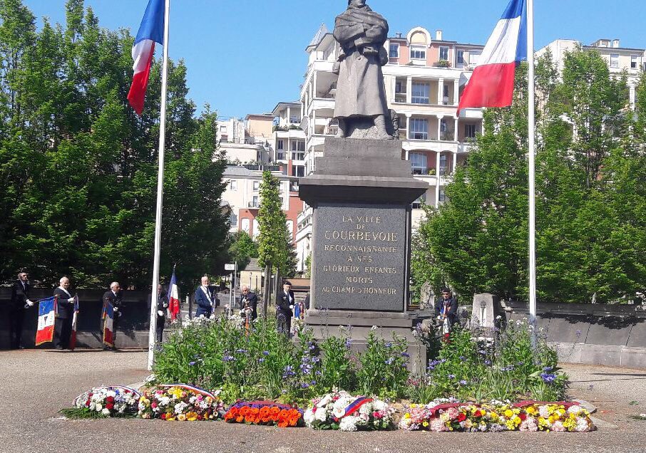mcsaradjian's tweet photo. Hommage au 1,5 millions d’arméniens exterminés par la Turquie de 1915. Moment très émouvant durant ce 103ème anniversaire du génocide arménien à #Courbevoie @VilleCourbevoie @hautsdeseinefr https://t.co/4Z9applbQe