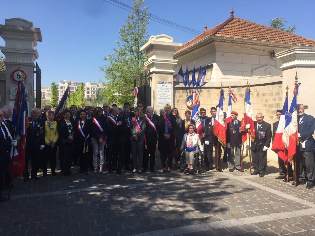 mcsaradjian's tweet photo. Hommage au 1,5 millions d’arméniens exterminés par la Turquie de 1915. Moment très émouvant durant ce 103ème anniversaire du génocide arménien à #Courbevoie @VilleCourbevoie @hautsdeseinefr https://t.co/4Z9applbQe