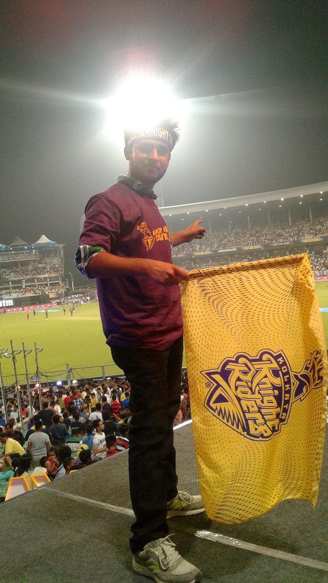 imemyselfIndr11's tweet photo. @NokiamobileIN @KKRiders Stand up..🙌 
It's time to shout..
Come on fans..
Yell it out...
Say it loud...
Say it proud...
Karboo lodboo jeetbo re 💪
karboo lodboo re 💪 
jeetbo re , jeetbo re !!.❤ #WeRule  
#PlayUnited #KKRHaiTaiyaar https://t.co/KcXKD8eo2R
