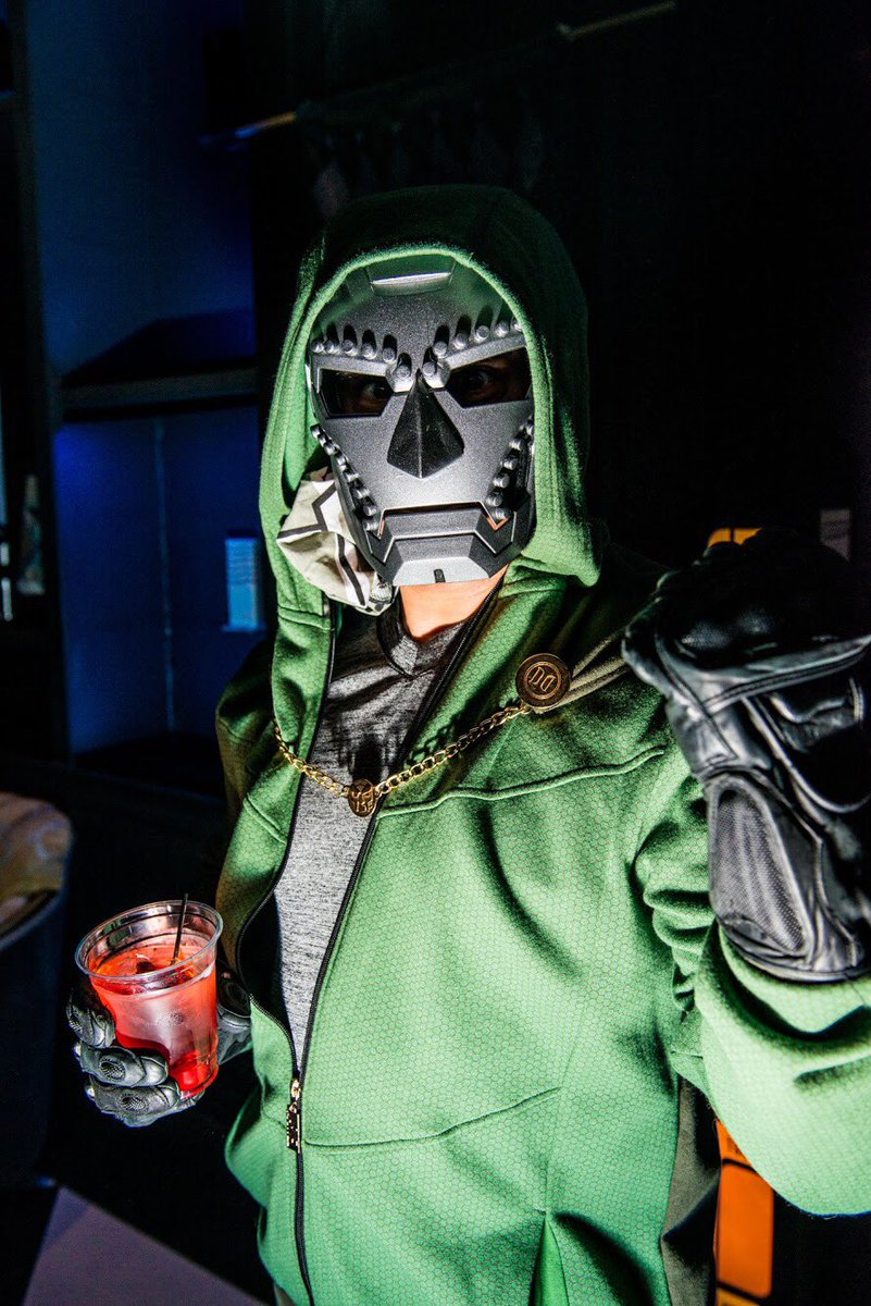 mbkeene's tweet photo. Check out this awesome Doctor Doom spotted at @FandomBarLV! The cosplayer altered an Iron Man mask to complete the look.
#cosplay https://t.co/p56EtMmCH6