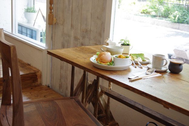 Space_Creative_'s tweet photo. cafe  oticotiで5月7日から多目的スペースがオープンします！

場所は福岡県福岡市中央区白金1-16-15
​クラレマンション白金　１F

20分100円で利用できます！

◯勉強やパソコン作業、長居もOK
◯Wi-Fiや電源もあります！
◯食べ物持ち込みOK

薬院駅から徒歩3分。

#薬院 #cafe #cafeoticoti https://t.co/R7HaRd2IYw