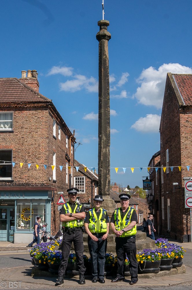 We promised we'd make you famous...please RT! #Bedale Market Cross <a href="/letouryorkshire/">Tour de Yorkshire 🚴</a> <a href="/NYorksPolice/">North Yorkshire Police</a> @BedaleNPT @OfficialBedale <a href="/WYP_ceg/">Central Escort Group</a>