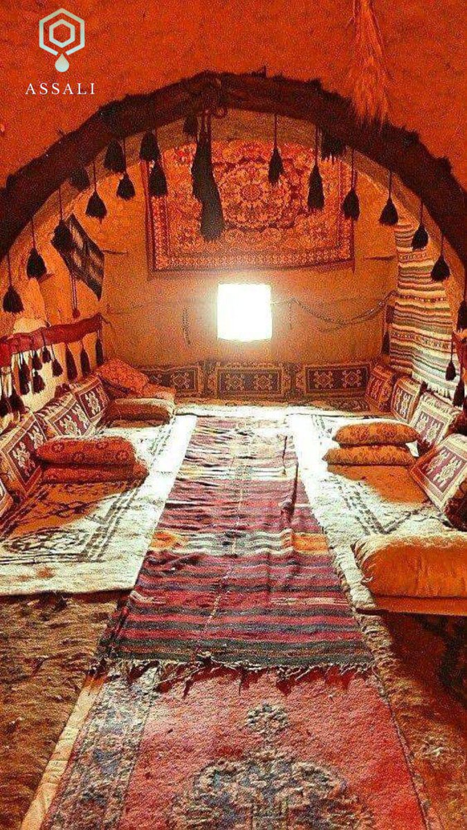 Assali_pur's tweet image. ✨ L’INTÉRIEUR D’UNE MAISON BERBÈRE RÉSERVE TELLEMENT DE SURPRISES ⚡️

🌈☀️⛺️🗻🌄

SOBRE ET COSI, ces maisons sont si accueillantes, enrichies de leurs tapis tellement réputés dans LE MONDE 👌🏽

#Assali #Miel #Decouverte #MielPure #MaisonBerbere #NosAbeillesOntDuTalent