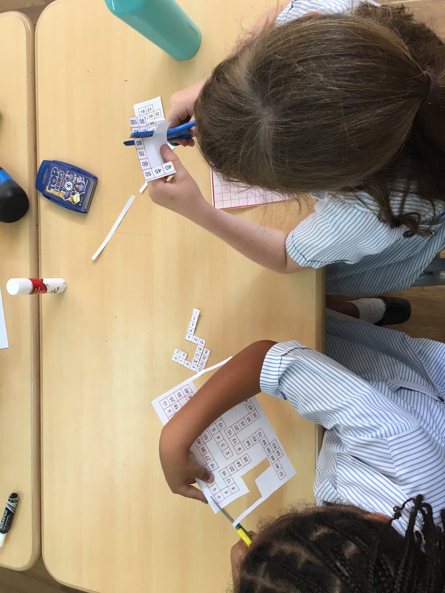 JESSjumeirahYR3's tweet photo. Problem solving today - how to put this puzzle together and what patterns did we notice? #collaboration #factorsandmultiples #finemotorskills @JESSMathsDept @JESSJumMaths https://t.co/VX58jIE2h9