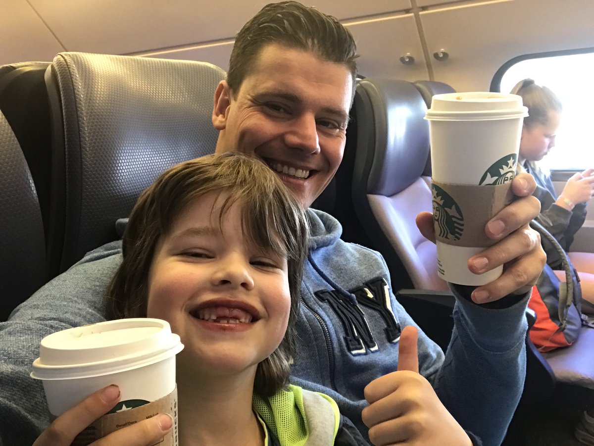 WouterPoels's tweet photo. Train trip to @Iamsterdam Senna has his first @Starbucks #Koffiebeker #SignatureHotchocolate https://t.co/XOrpodw8JS