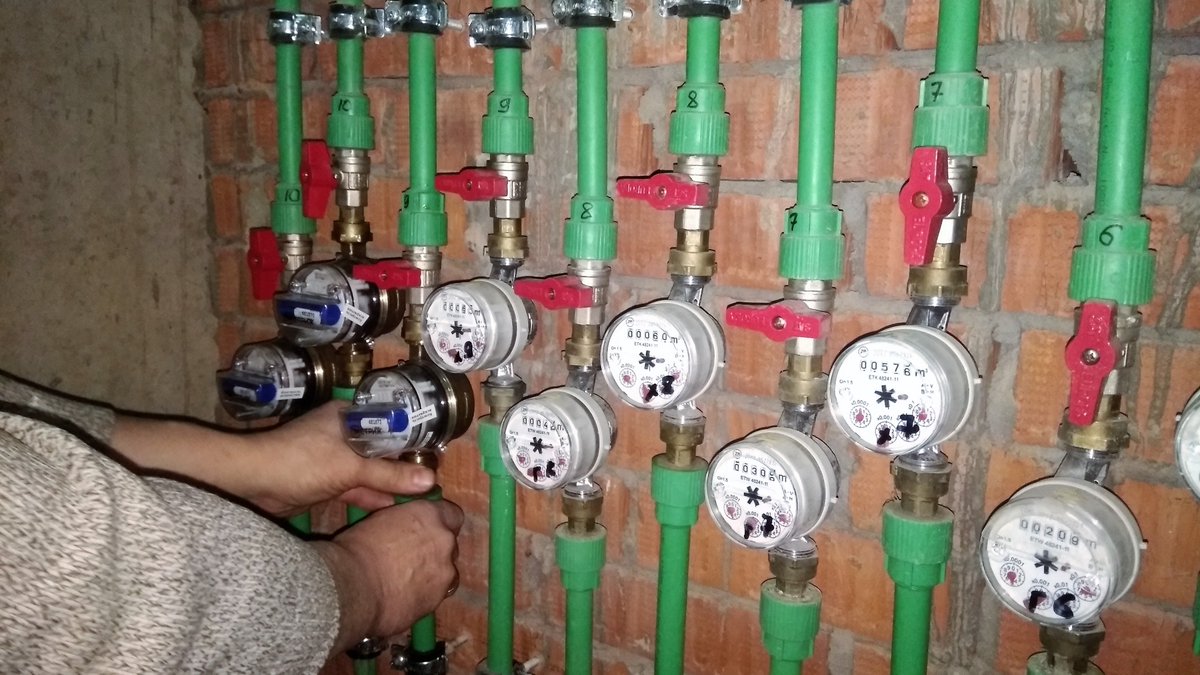 strijtech's tweet image. Справятся ли слесари с пусконаладкой «умных» счетчиков? Может им программиста нанять?!

Итог: водомер с радиомодулем «СТРИЖ» поставили за 10 минут, электросчетчик «А1» — за 5.

Программист не понадобился. Как и провода.

#СТРИЖ #lpwan #IoT #жкхменяется #обнинск #мособлстрой