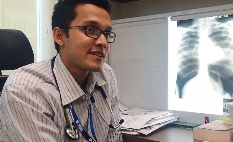 ShareenGhani's tweet photo. Dr Helmy Haja Mydin, a consultant respiratory physician at Pantai Specialist Hospital returned home after 11 years abroad. One of the key factors of his decision to return, was the ability to be involved in non-clinical work. #REP #ReturningExpertProgramme @TalentCorpMsia https://t.co/HJwKSpxHRZ