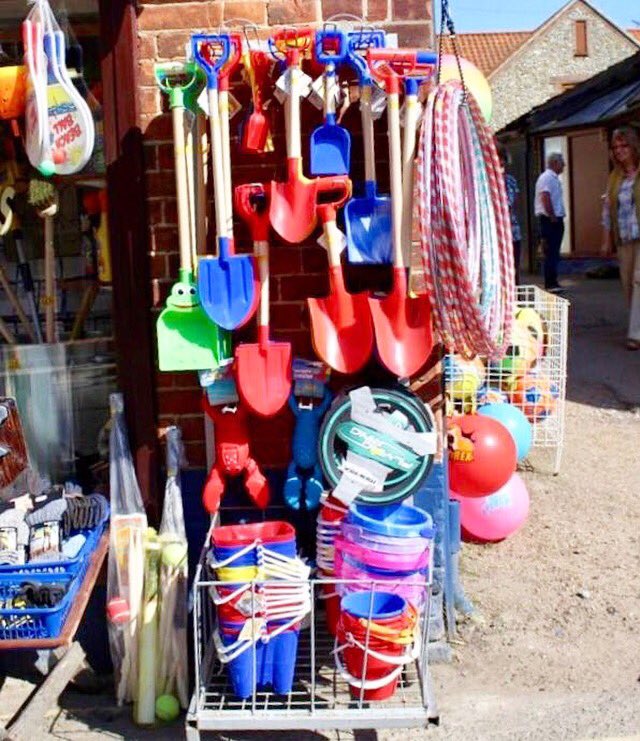 Grab the family for a day of fun in the sun &amp; head over to us for lunch! #beachthenfrenchs #wellsnextthesea #norfolk
