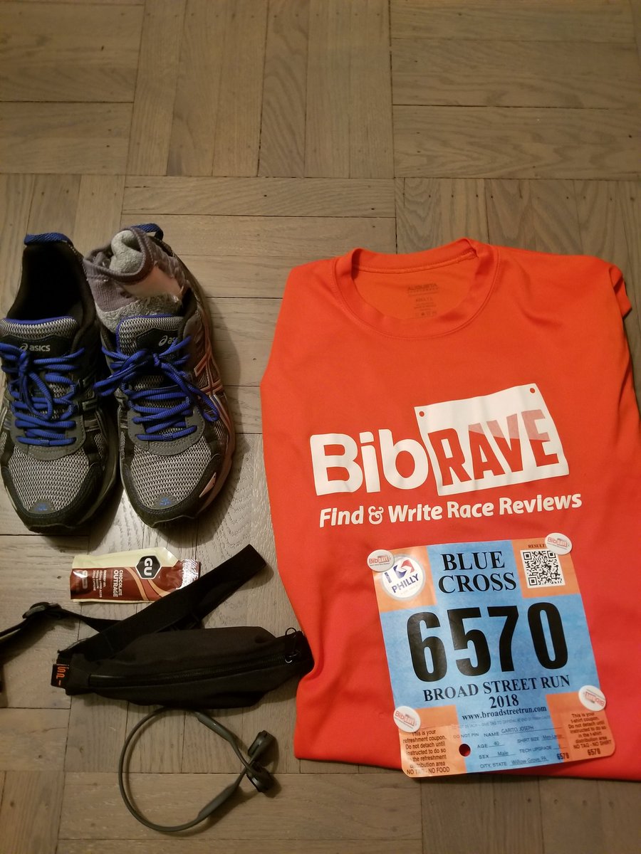 caffienefeen's tweet photo. #RiseAndShine! ๐ต๐โโ๏ธ up before my alarm, of course. Happy @IBXRun10 #BCBSR18 #BroadStreetRun day! #FlatJoe #FlatRunner ready to go! #BibChat #RunChat https://t.co/IrmUOrc3hj