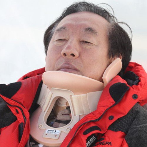 pass324's tweet photo. 정형외과 의사의 말,
김성태가 목에 착용하고 있는 건
필라델피아 목보조기 라는 것인데,
경추골절이나 마비가 없으면 착용할
필요가 없다 합니다. 그럼 김성태 지금
쑈한다는 것인데, 그보다 이를 착용
권유한 의사는 어느 병원 누구? https://t.co/cdNI3IkiGE