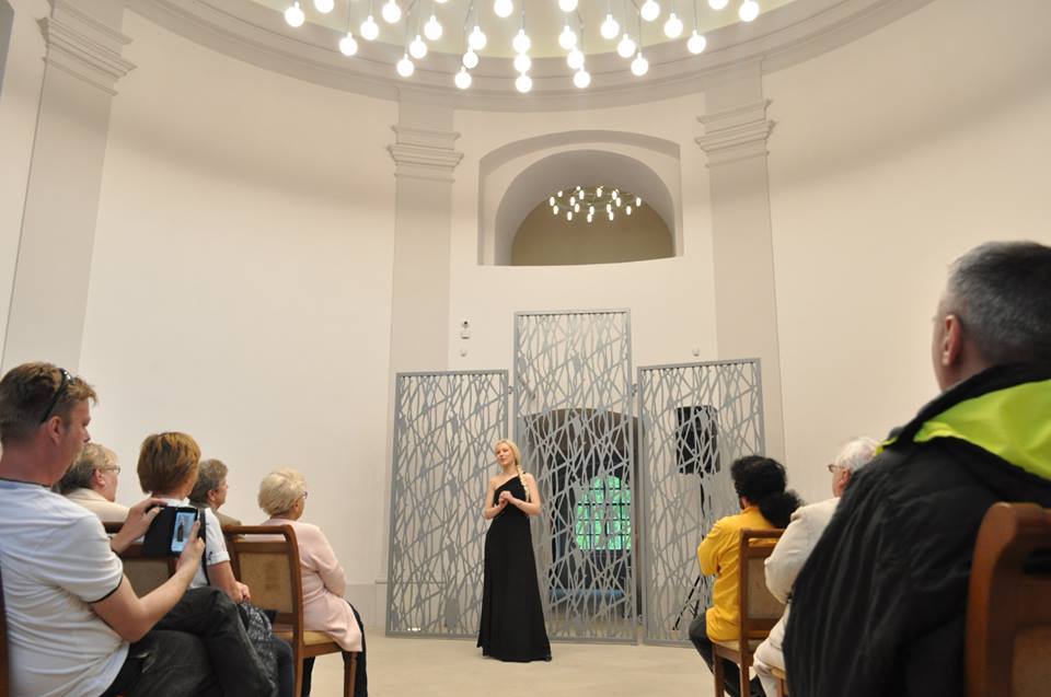 CETiK - Stronie Śląskie "PERŁY OPEROWE" W WYKONANIU DOMINIKI ZAMARY- KAPLICA ŚW. ONUFREGO.
Fotorelacja CETiK 
my dress by La Sarta Gabry.
#soprano #ClassicalMusic #opera #concert #Poland