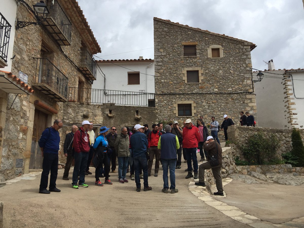 esafont's tweet photo. César Mateu dirigeix recorregut toponímic per Xodos en el tancament de la Jornada #Onomàstica #Penyagolosa #arxiudevistabella @MaestratViu https://t.co/ZEtuvNxh5S