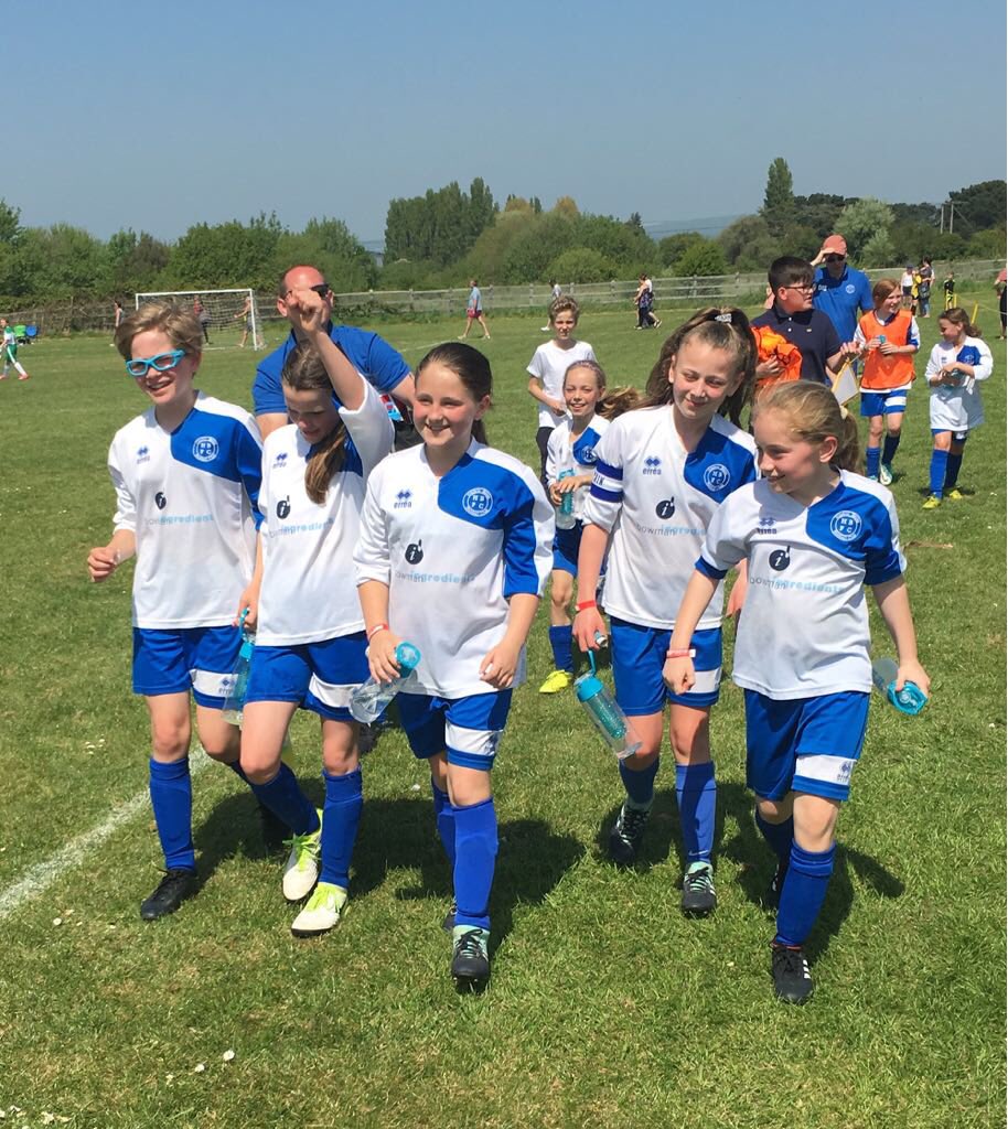 HitchinBelles's tweet photo. Well done Hitchin Belles U11s 2018 ESF Butlins Bognor CHAMPIONS 🏆#Coyb 🔵⚪️💙 https://t.co/G6990csrUr