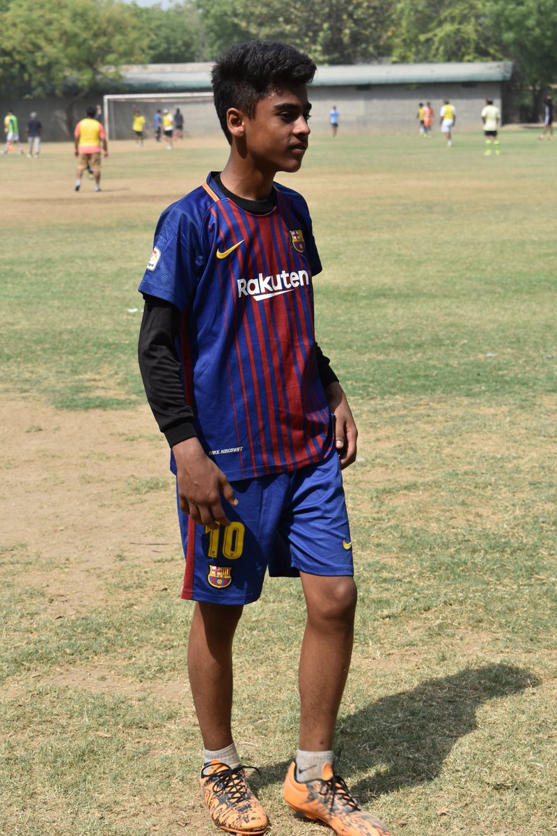 ZidocFc's tweet photo. zidoc fc have a messi (amaan khan )
best midfielder
#footballfamily #Trending_Poll #Trending #footballsun984 #FootballMatters #FifaWorldCup2018 #IPL2018 #SoccerFUN #soccer #SoccerMatters https://t.co/IB6kOdKRhB