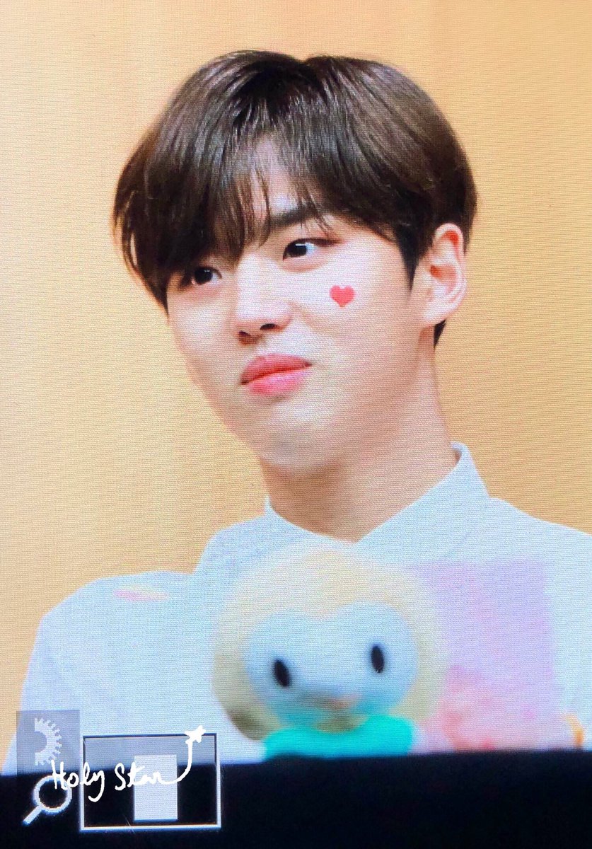 HolyStar0417's tweet photo. 180506 용산팬싸

#홍석 #양홍석 #HONGSEOK #ホンソク #펜타곤 #PENTAGON @CUBE_PTG https://t.co/41L0cXIzwp