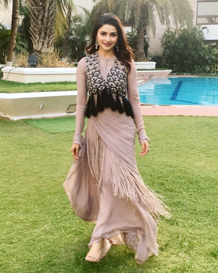 Media_Vantage's tweet image. The gorgeous @ItsPrachiDesai looking as stunning as ever in her #SelfStyled look in #Ahmedabad for #TheNorthwayPropertyAwards 2018 🏆...deal by #MediaVantage
. Outfit by  @mehra_ridhi with a beautiful pair of jewellery and shoes from #azotiique and @SteveMadden