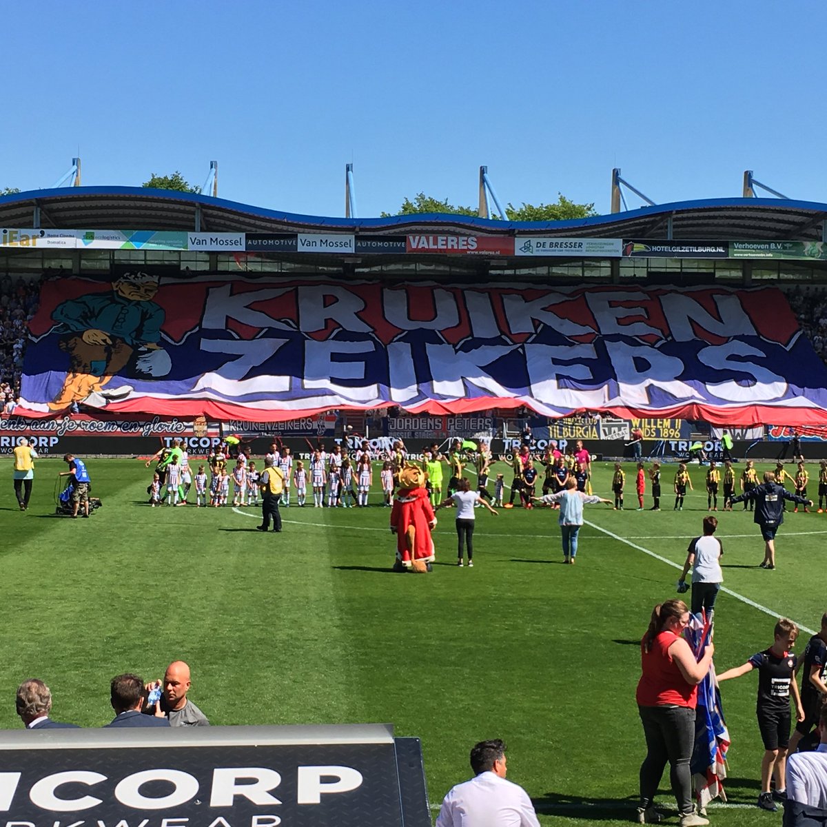Legendes worden geëerd bij deze mooie club <a href="/DeKruikenzeiker/">DeKruikenzeiker</a> <a href="/WillemII/">Willem II</a>