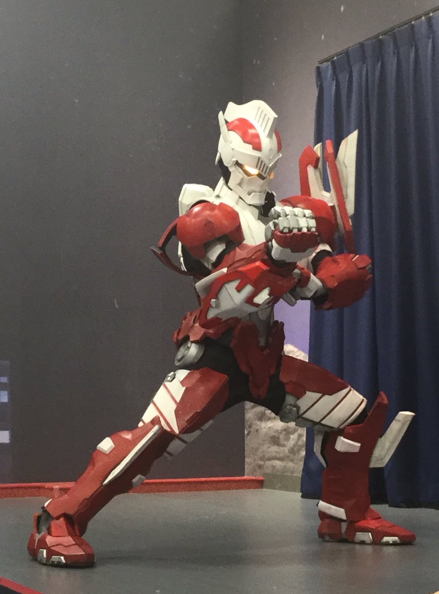 gawa_off's tweet photo. 特訓の後、みんなでジャンボットを操縦しようってなりまして、全員でやった後に選ばれた子がステージでジャンボットと向かい合って操縦しました https://t.co/Kg3D2oC761