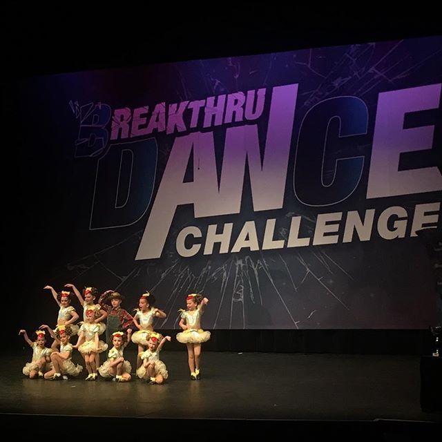 breakthrudance's tweet image. Gooooood morning chickies! Day 3 here we come!
👨‍🌾🐥🐥🐥🐥
.
.
.
.
.
.
#breakthrudancechallenge #breakthru #bdc #dance #huntsville #huntsvilledance #chickens #chicks #farmer #cute #jazz