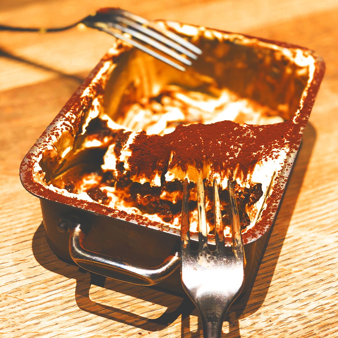 Homemade tiramisu - designed for two and perfect for the finale of a romantic meal.
.
.
.
#Marylebone #AmalfiCoast #Italian #BestItalian #Foodie #Classy #London #LondonRestaurant #LondonFoodie #Lunch #Lunchdeal #hungry #HungryinLondon #MondayBlues #sweets #dessert #tiramisu