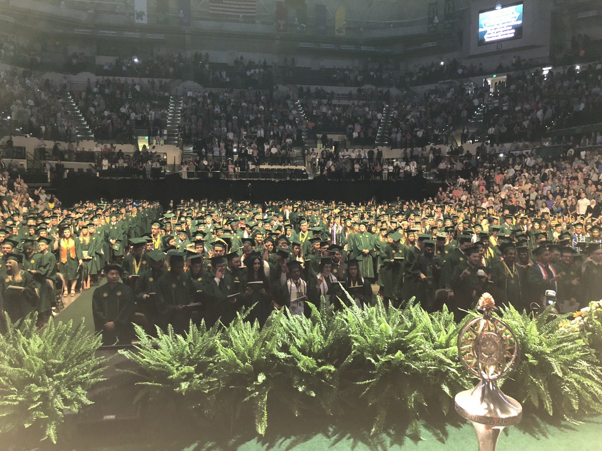 allenc's tweet photo. Backstage and front row seat to the amazing Muma College of Business &amp; BCS 2018 graduating class!!! #usf #usfmuma #gobulls https://t.co/m69KOCMjM5