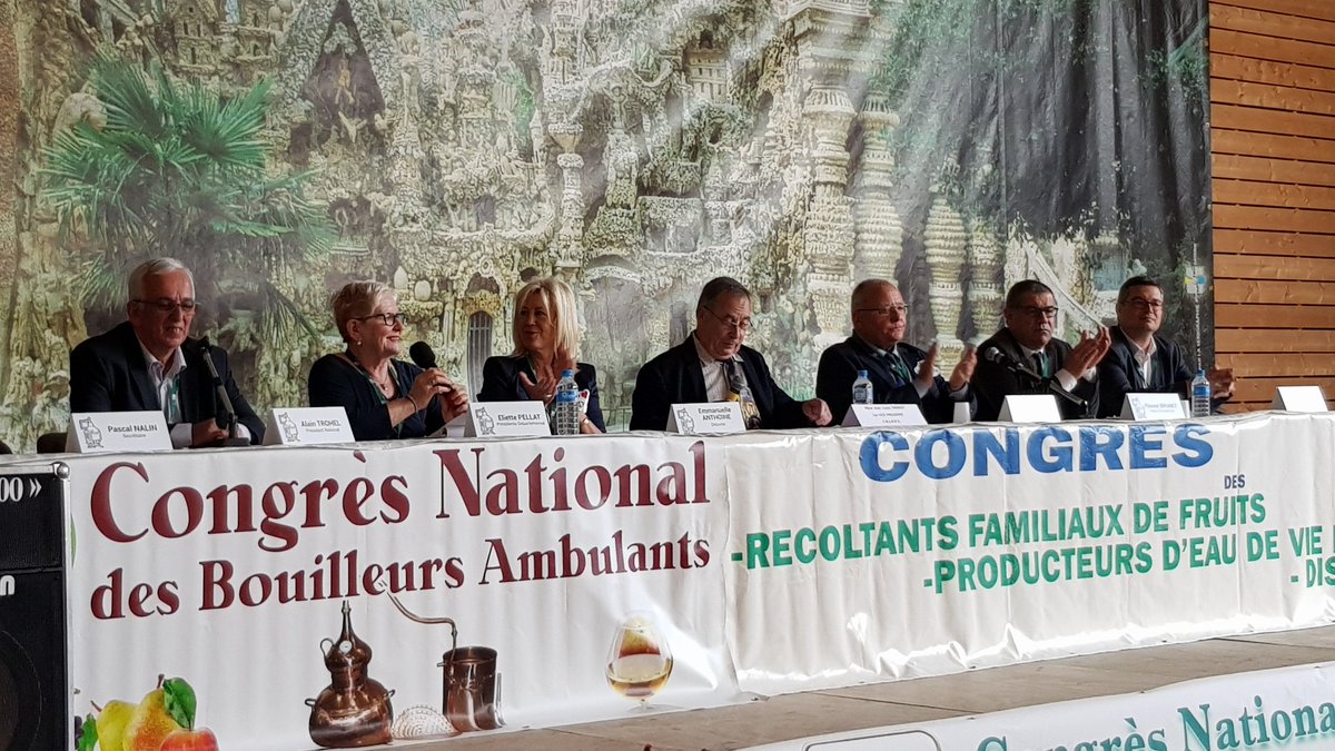 jc_cheritat's tweet photo. Les élus au congrès national des Bouilleurs de cru à HAUTERIVES
#fnsrpe #bouilleurdecru https://t.co/hN8dW6GT0x