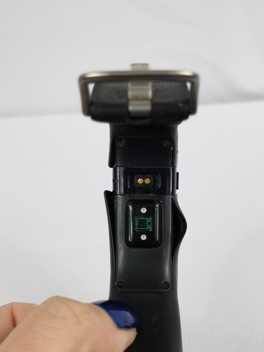 cnasso's tweet photo. @FitbitSupport After the two trackers I purchased literally fell apart at the seams, among a host of other issues. You offer me 25% off yet another Charge HR. Thanks, but no thanks. #EpicFail #BuyerBeware https://t.co/j3zjSKXp9P
