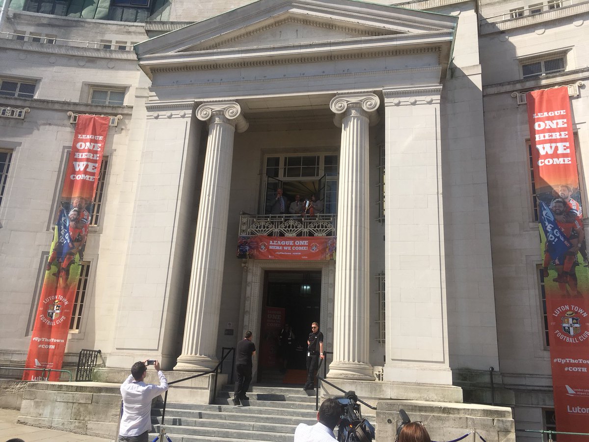 The traditional balcony shot. #luton #coyh <a href="/lutoncouncil/">Luton Council</a> <a href="/LutonTown/">Luton Town FC</a>