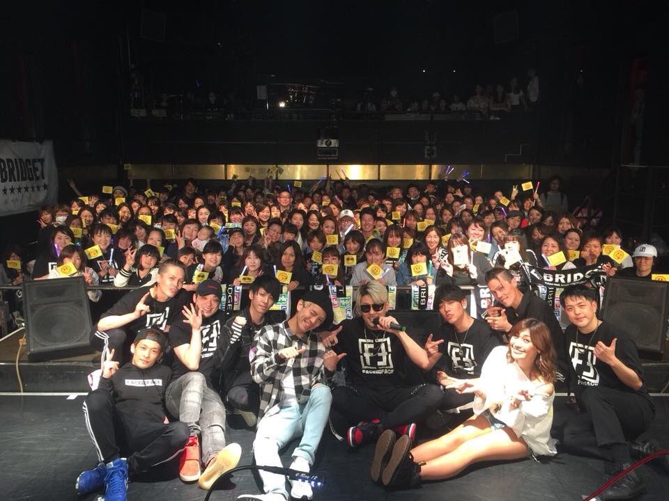 __majyu__'s tweet photo. 最後にありがとうって言いたかったけど、新幹線の時間に間に合わないから帰ります！
最後、瞬くんと握手したかったです♡
たまき&amp;ゆめ #BRIDGET0506 https://t.co/XN80sw18Fs