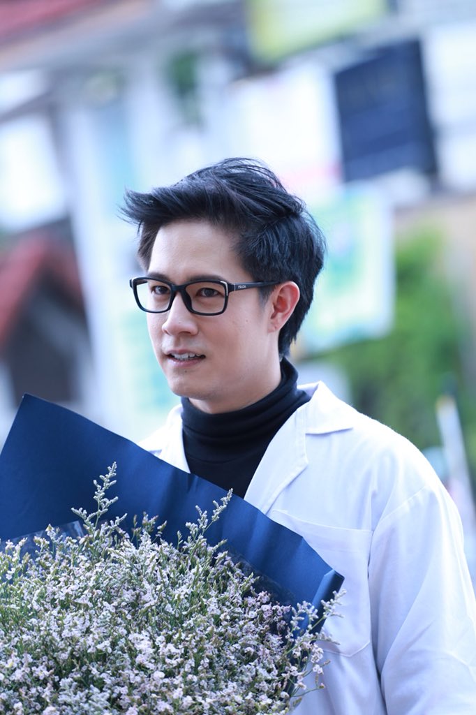 Penut_Ploy's tweet photo. ยินดีด้วยนะ ที่ก้าวมาอีกขั้นกับละครเวที เราชอบนะ นายทำออกมาได้ดีเลยกับครั้งแรก ถึงมันจะเป็นละครเล็กๆ แต่สำหรับเรา เราโอเค เก่งอ่ะ ภูมิใจจังที่มีเมนเก่ง มากความสามารถ รอดูละครเวทีเดอะมิวสิคคัลนะฮะ ✌🏻#akkakarat #Nightmareproject2018
#actlab55 
#team_akarat 
#ต้นกล้าของนายอัครัฐ https://t.co/BItGNF1qce