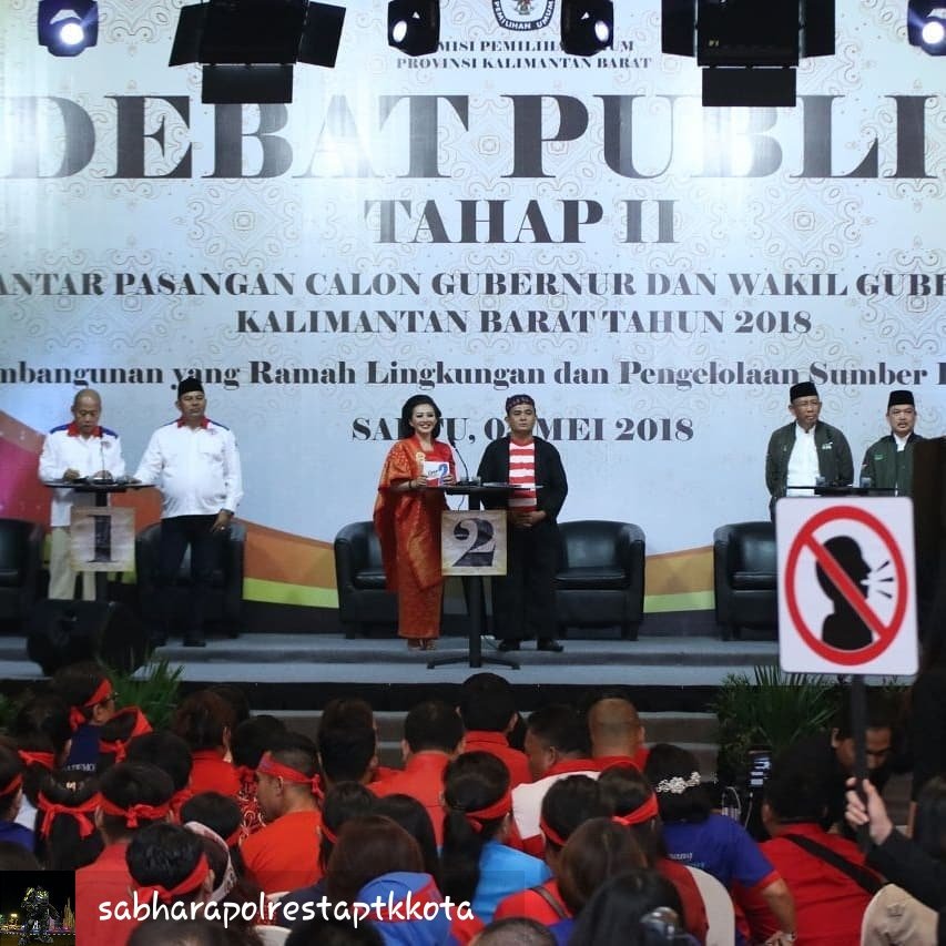 SabharaPtk's tweet photo. 240 Personil Polisi Siaga di Debat Publik Pilgub Kalbar Tahap II, Sabtu (5/5/2018)
.
#poldakalbarberkibar #zeroillegal #zerotolerance #thebestpol #viral #pilkadaserentak2018
@multimedia.humaspolri @divisihumaspolri https://t.co/aggFXvcjGB