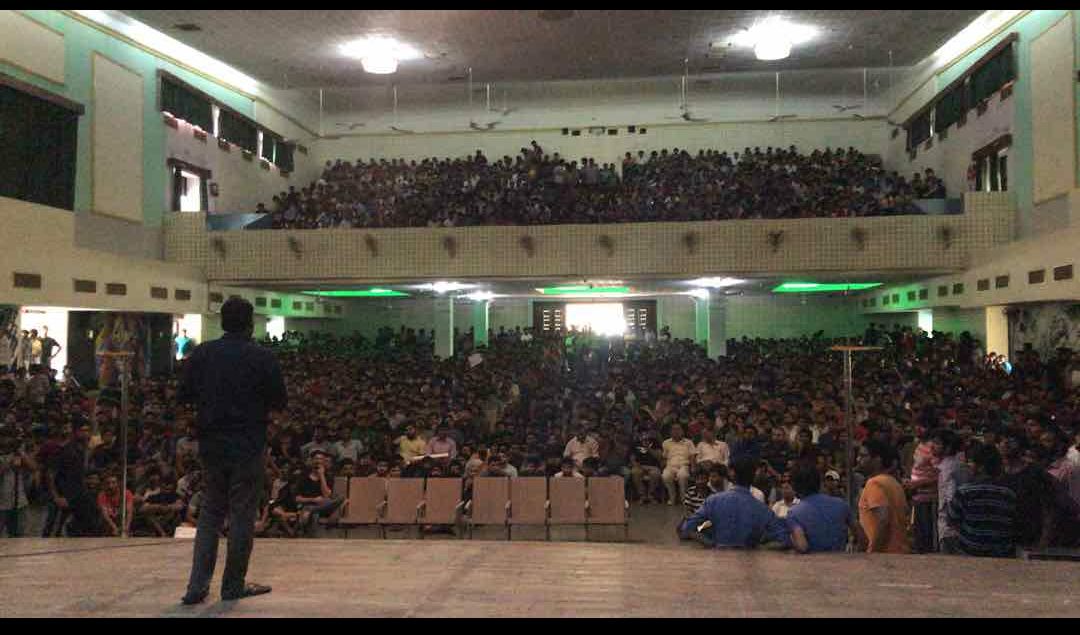 navydish's tweet photo. After 4 years of my stay at BITS Pilani, the silence finally broke today when over 2000 students gathered to protest against #BITSPilaniFeeHike.

Never thought that I would witness such a day like this in my last few days on campus. Seen it all. #RollBackBITSPilaniFeeHike https://t.co/ZZ54cPHdpk