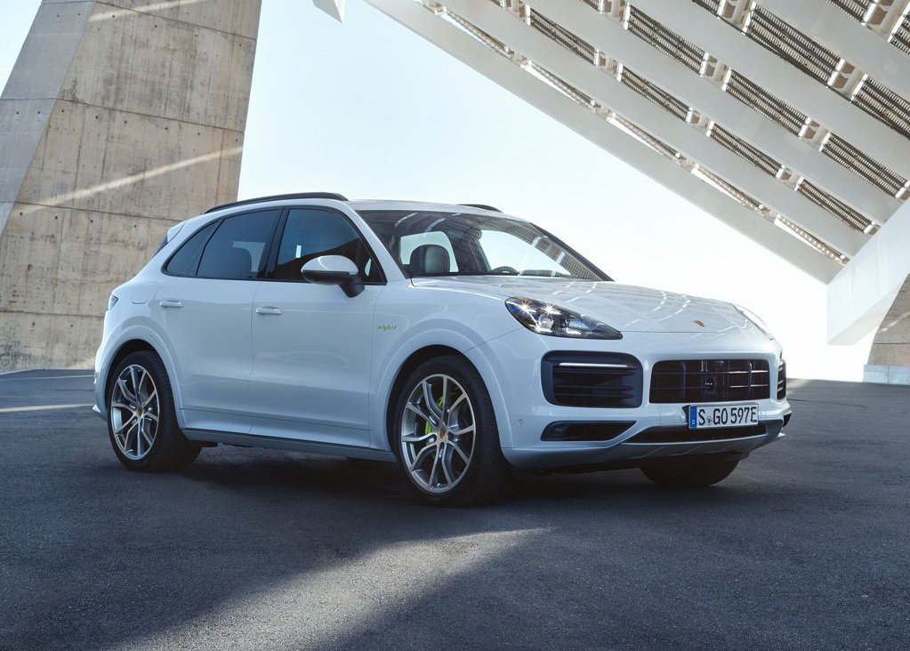 AutoLibs's tweet photo. 2019 #Porsche #Cayenne #EHybrid - Alongside the launch of the Cayenne #Hybrid, Porsche is expanding its range of comfort and assistance systems for the entire Cayenne series with additional innovative options. Accordingly, the list of available options now https://t.co/rHF0SgG7Hy https://t.co/nl5kZnNkfb