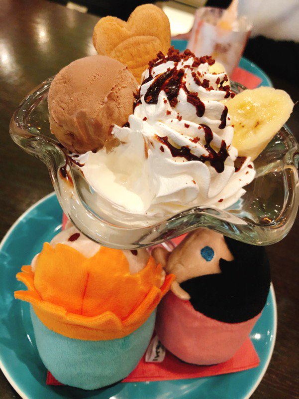 パフェ食べたそうだけど届かないね あわこのイラスト