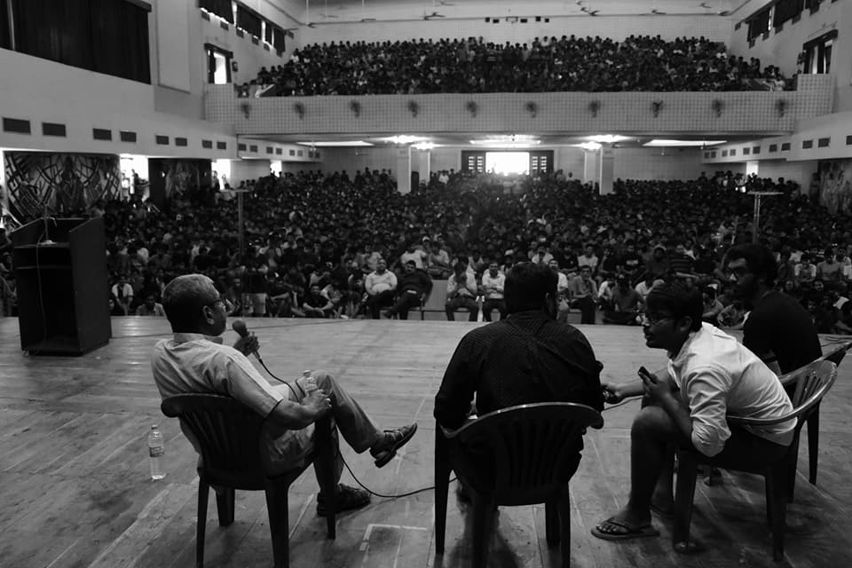 alsogoesbyV's tweet photo. This picture gave me goosebumps. It is so wonderful to see that all BITSians are united on an issue - never saw it even once in 4 years.

While I might not fully agree with the discourse, the fact that this is happening is itself a thing of great pride.
#RollBackBITSPilaniFeeHike https://t.co/Q6VIZJamOC