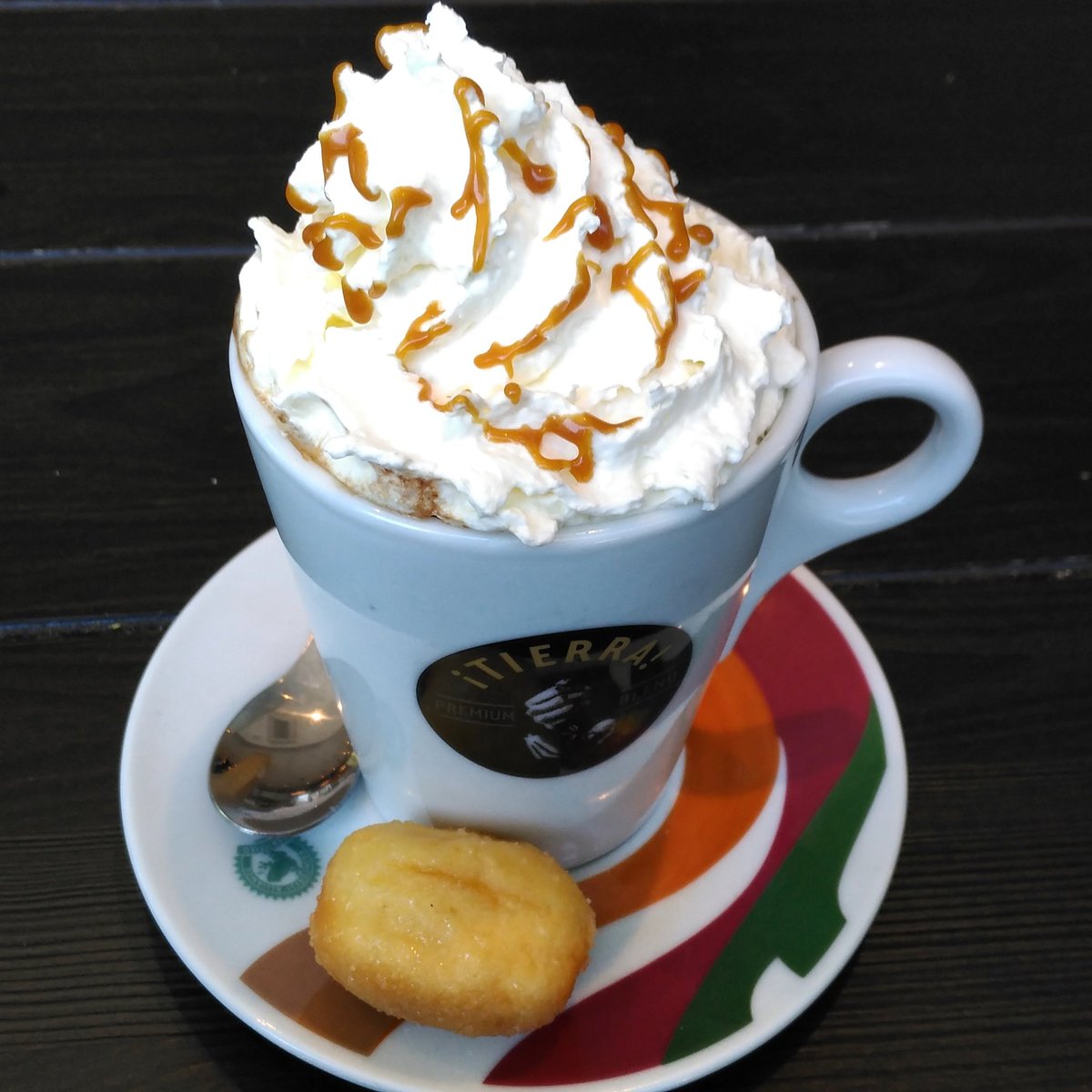 ComiendocMonty's tweet photo. #cafelfie con fundamento #cafe #capuchino @AromaCafes @sesentta https://t.co/Qf2hGI8WCf