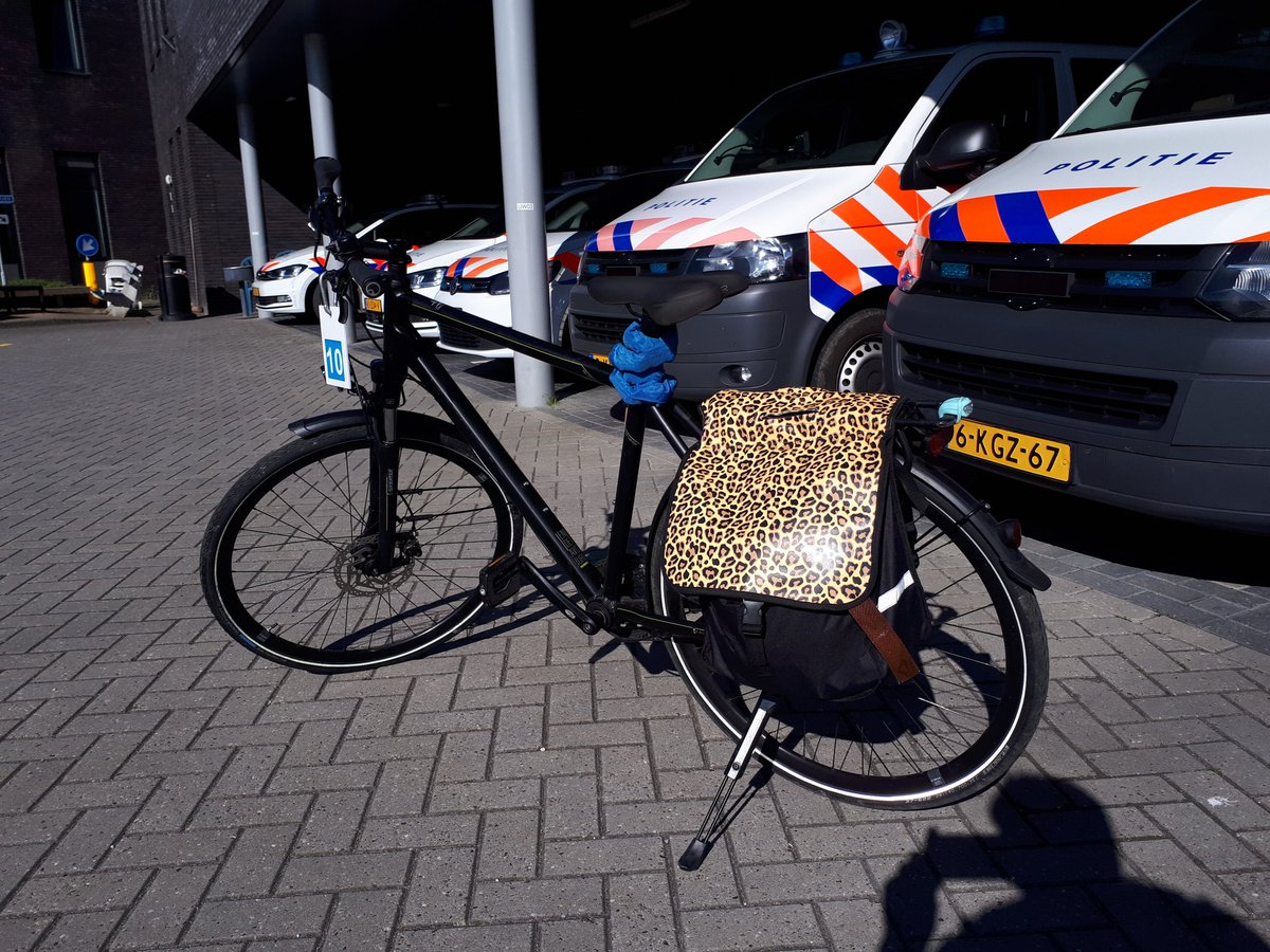 Eigenaar van deze opvallende fiets svp contact met basisteam Utrecht-West via.09008844.