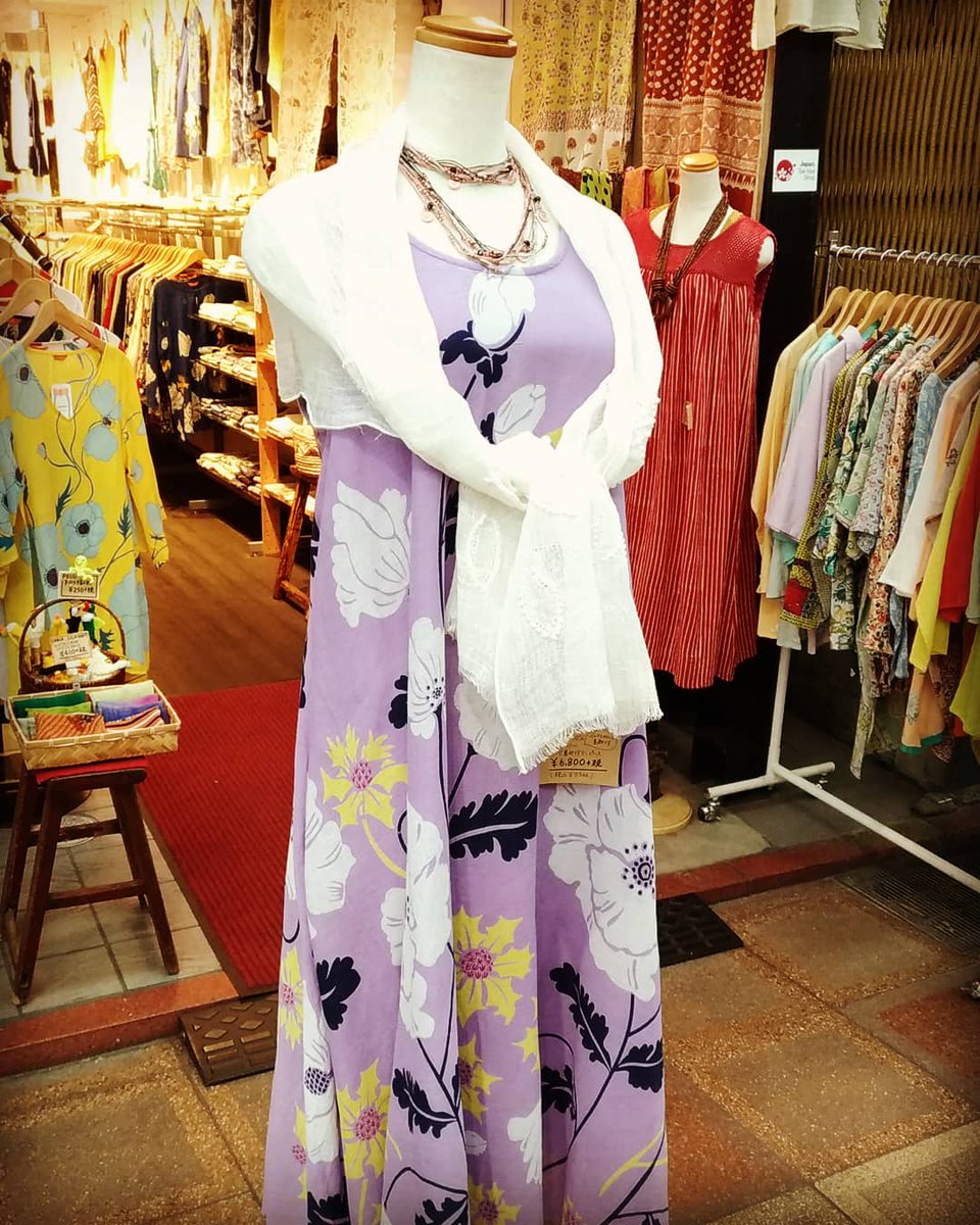 歩 寺町本店 Sur Twitter 初夏の陽気の京都 気持ちいいお天気です 気温も上がって来たので シャロンフラワーのワンピース をディスプレイ もちろんインド綿100 Rukmani India Cotton Indiacotton Flower Dress Kyoto Ayumihandicraft インド インド綿