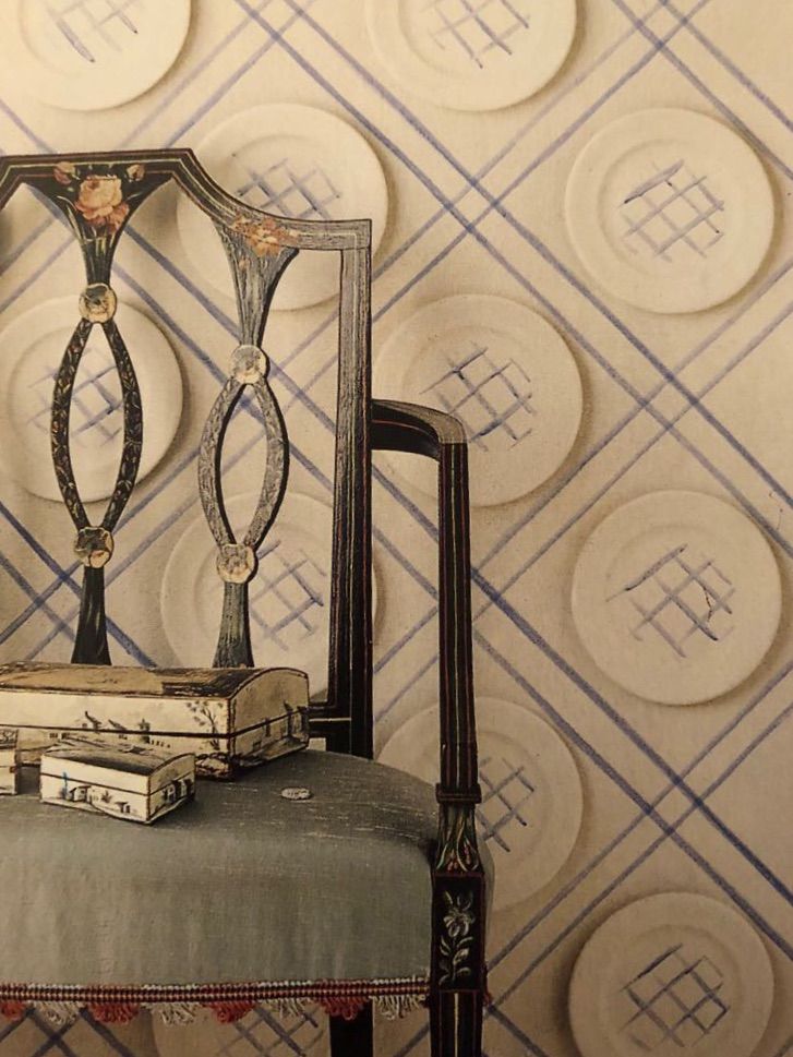 _CERAUDO_'s tweet photo. Hand painted chair, 👌 wall plates 😍 https://t.co/DtrP0wxAUY