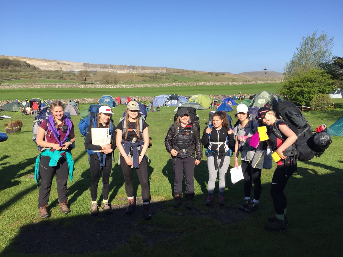 NGHSoutdoors's tweet photo. Another beautiful day on the @NottmGirlsHigh #goldpractice #dofe Walking teams are heading up to Ingleborough #yorkshire3peaks https://t.co/m8wqf8KQ70