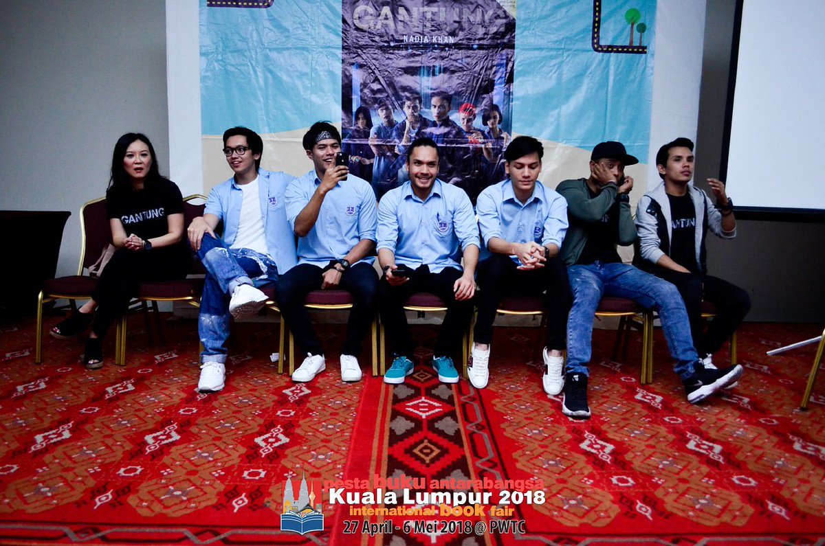 klibfmy's tweet photo. Live Update: Sesi Meet and Greet bersama GANTUNG di PBAKL 2018 di PWTC, Kuala Lumpur.
#PBAKL2018 #KLIBF2018 #klbaca2020 #caringthroughreading #bacaworld2018
#YouCanDuit #NegarakuDigital #mydigitalmaker #eRezeki #eUsahawan #HealthyGaming https://t.co/z2O7MVRyHd