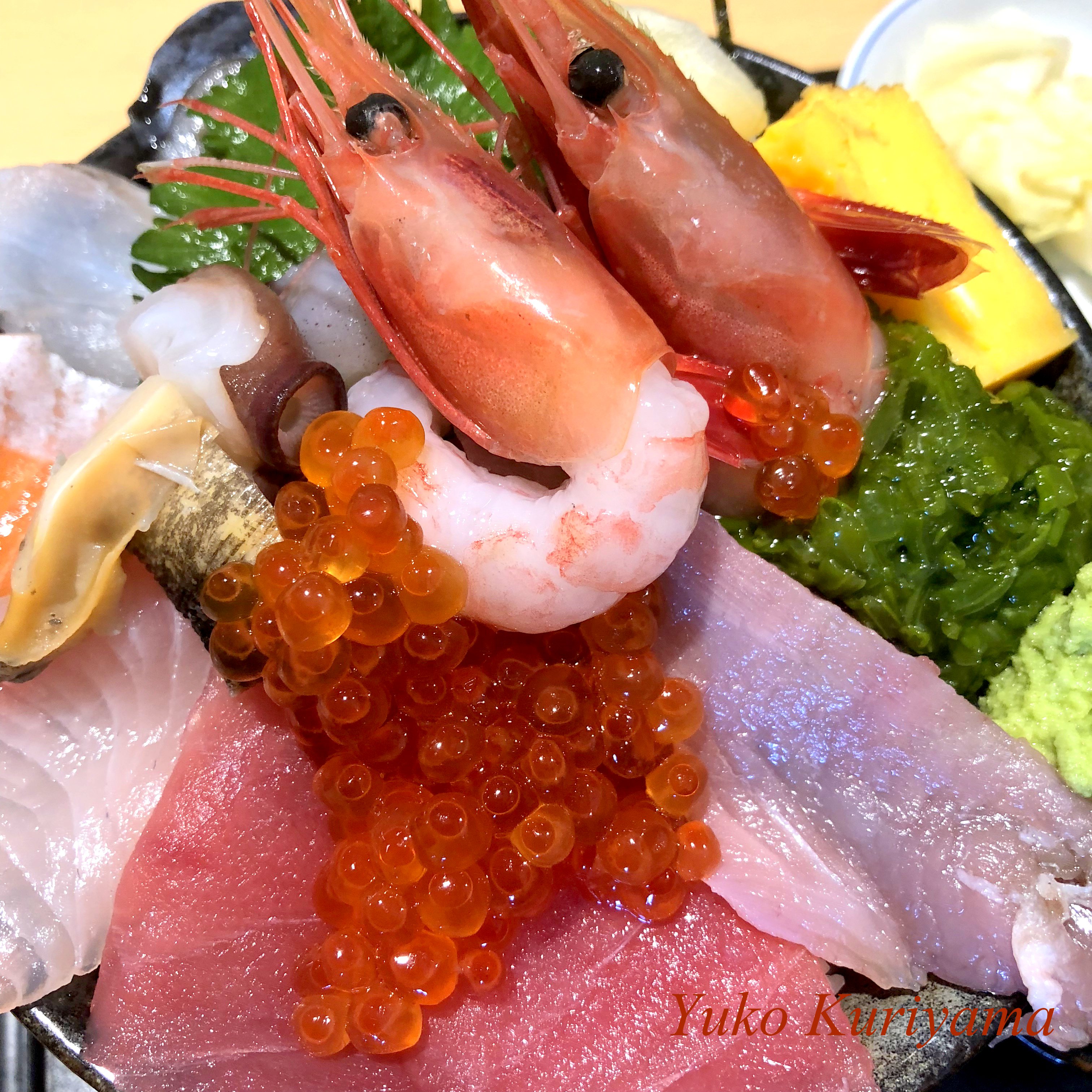 日野優子 ぴの 海鮮丼と海 自然 とドライブと 五感いっぱい味わい尽くす 自然からのパワーいっぱい感じて受け取って 循環していこう 夕日写真はまた次回 海鮮丼 海 青空と日常 青空 ドライブ 味わう 自然風景 自然