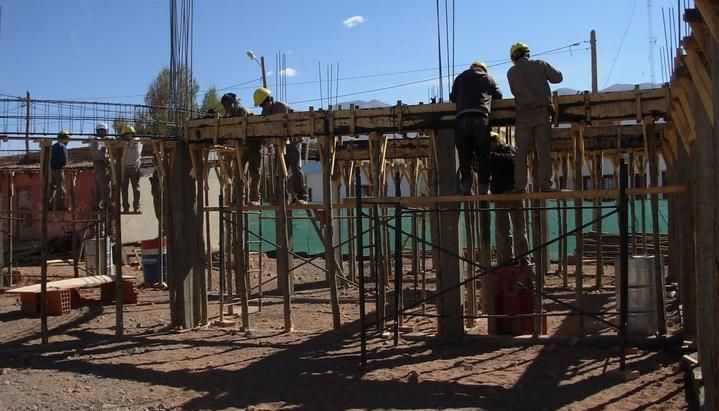eltribuno's tweet photo. #SubaDelDolar #Dolar Menos construcción y créditos más caros
https://t.co/ovfovKkt5Q https://t.co/phu72QgXqt