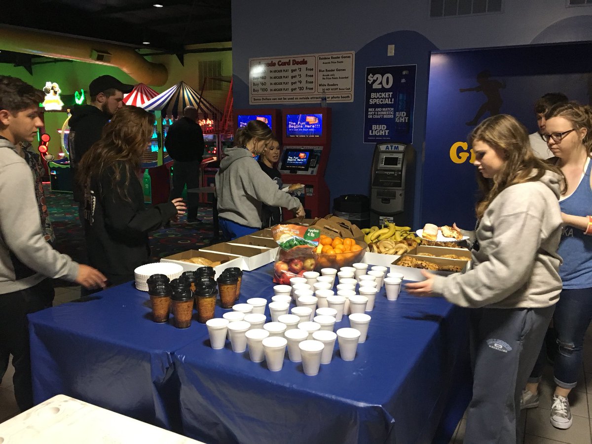 HHS_ProjectProm's tweet photo. Time for breakfast!!! Yay! #ProjectProm2018 https://t.co/LNi4eIcnlT