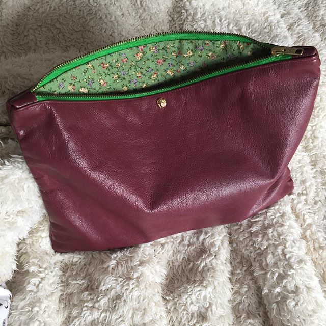 Este es mi preferido ❤️❤️
.

#piel #bolsodepiel #clutchdepiel #leatherclutch #bellerehandbags #leatherbag #leather #verde #morado #verdeymorado #mipreferido #orderyours #ykkzipper #greenzipper ift.tt/2JU9Squ