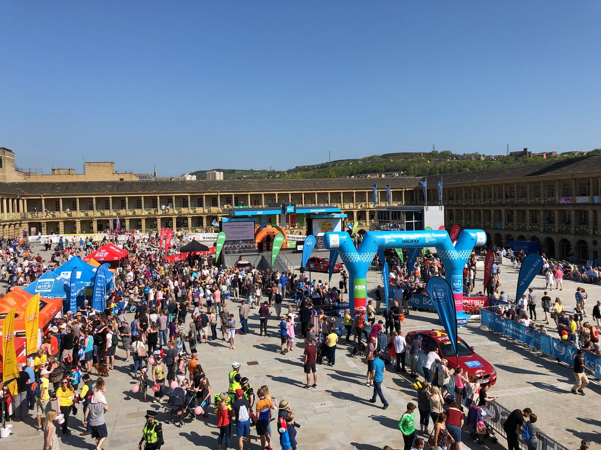 KalosMovement's tweet image. We’re at the Tour de Yorkshire showing our support for these amazing athletes! #kalosmovement #imkalos #teamkalos #TourdeYorkshire #TourDeYorkshire2018 #Halifax