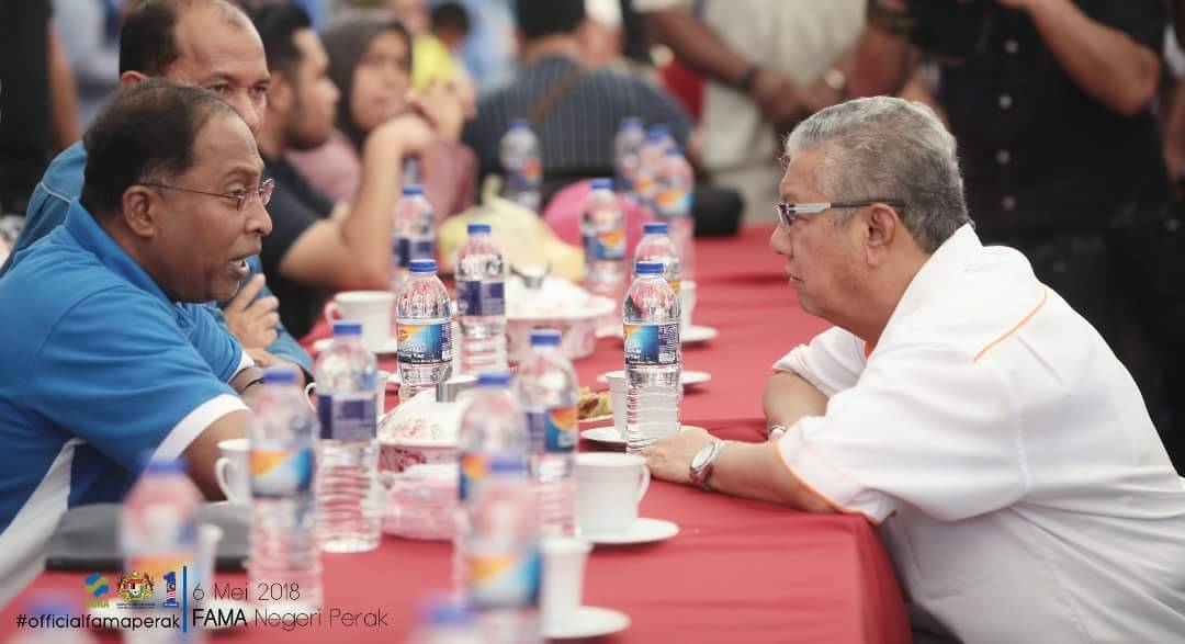 TheGoat30965's tweet photo. Sekitar Pelancaran Program Jualan Jimat Belanja Dapur Peringkat Negeri Perak di Pasar Tani Daerah Manjung yang disempurnakan oleh YAB Menteri Besar Perak @ZambryOfficial
Turut hadir ialah Tan Sri Pengerusi FAMA @TokBad_21
#FamaDiHatiRakyat
#Jbd2018
#PasarTaniPasarPilihan https://t.co/27a6uq1QYc