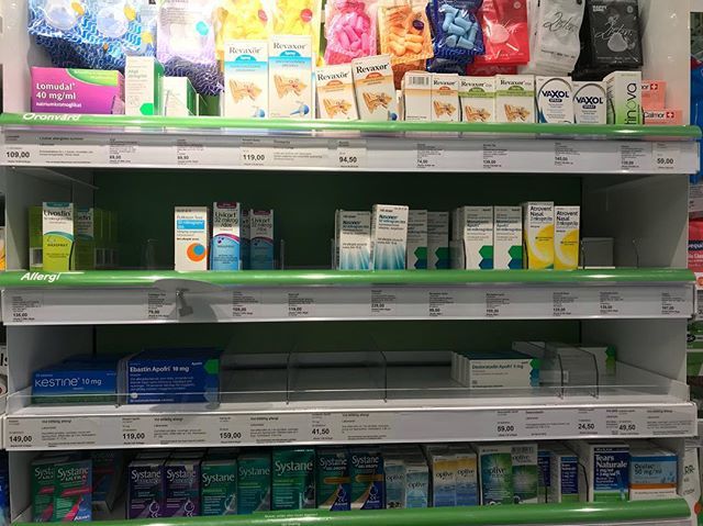 nawarette's tweet photo. What people do to celebrate 17° c? We’re emptying the allergy shelves at pharmacies. #inSweden #lovelyWeather #cruelPollen https://t.co/wiaoi1dCNf https://t.co/PLX6a0BJ0O