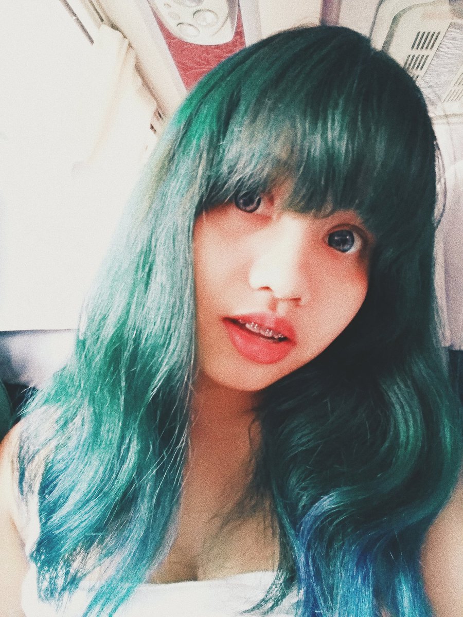 pixiestargirl's tweet photo. hey so i dyed my hair this weekend and I kinda feel like Bulma from #DragonBall.....
#dyedhair #bluehair #otaku #splathead #mermaidhair #NewProfilePic https://t.co/ayD9bkrK1m