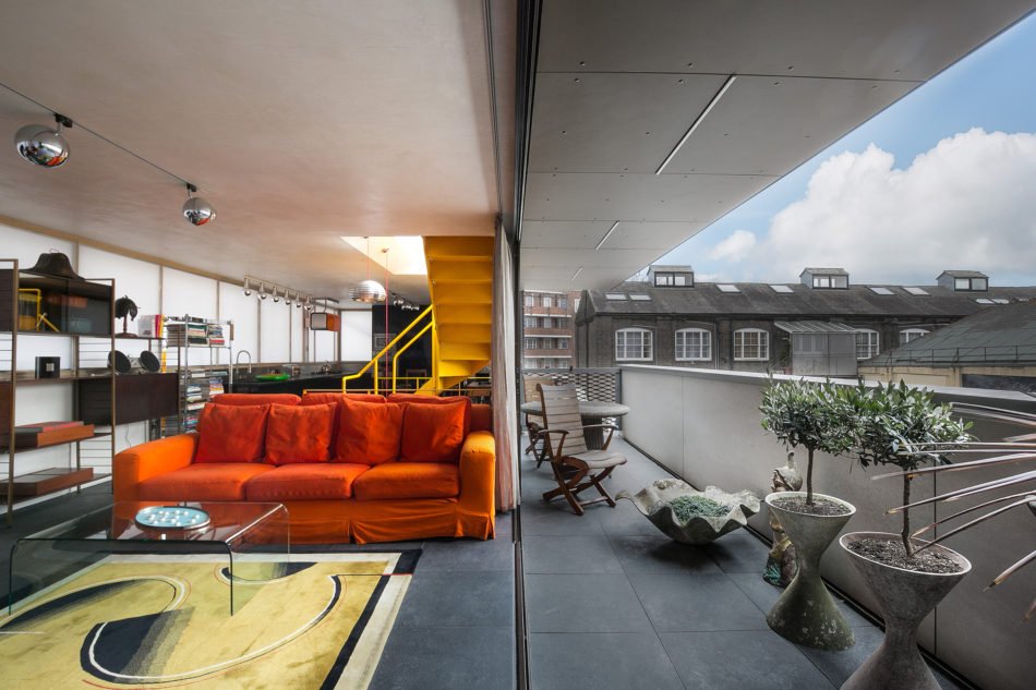 The_ModernHouse's tweet photo. My Modern House: Photographer Jonathan Root’s retro interiors in a converted piano factory in Camden. https://t.co/6fSFDsucXL https://t.co/UlAUhZmgTi